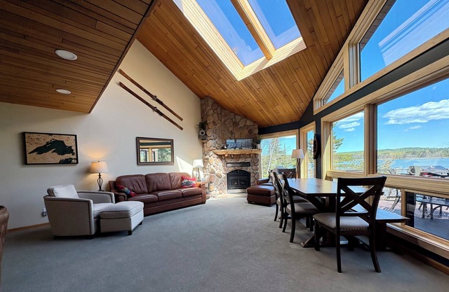 Spacious Lakehome Central to Superior's North Shore Attractions 3 Bed / 2 Bath