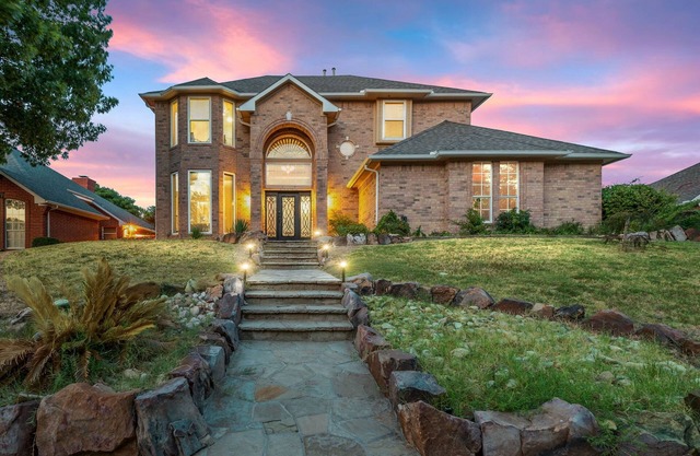 Spacious Lakeside 5 BR w Pool, Sauna & Game Room!
