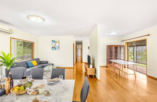 Spacious Land Area 5Bedroom Home @Sunnybank NewA/C