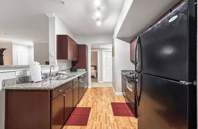 Spacious, Lavish 2/2 Woodlands