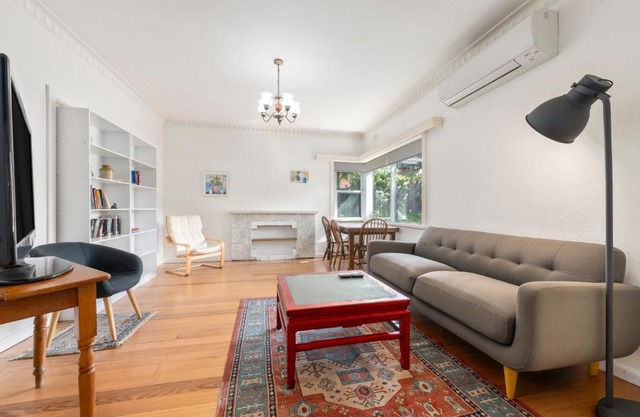 Spacious, Light filled, One Bedroom House by the Beach