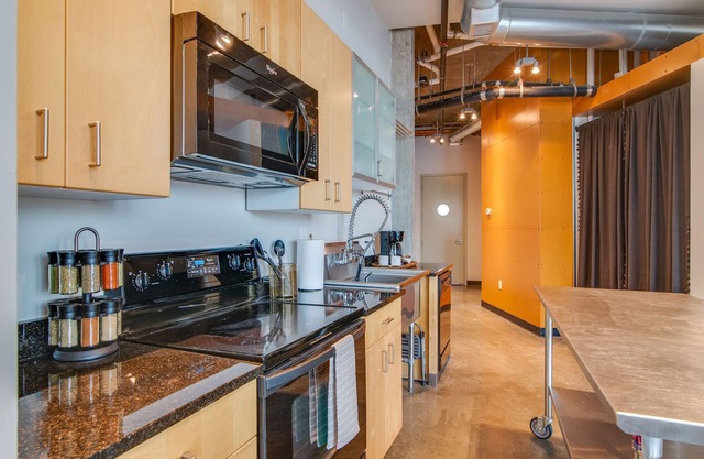 Spacious Loft in Nashville Gulch Neighborhood!