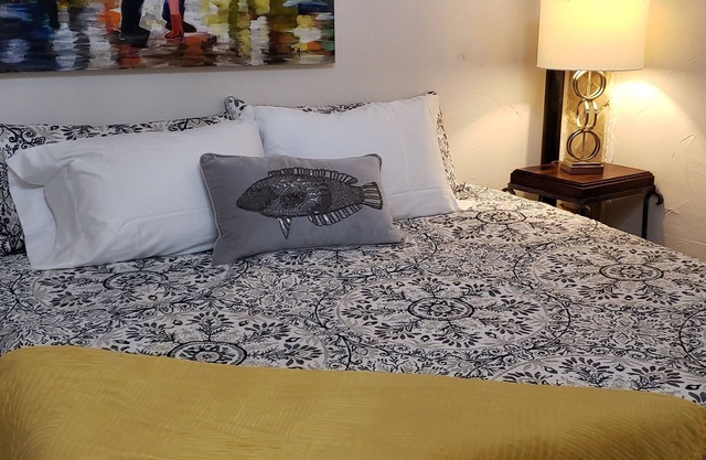 Spacious Loft King-Bed & Sofa centrally-located #1