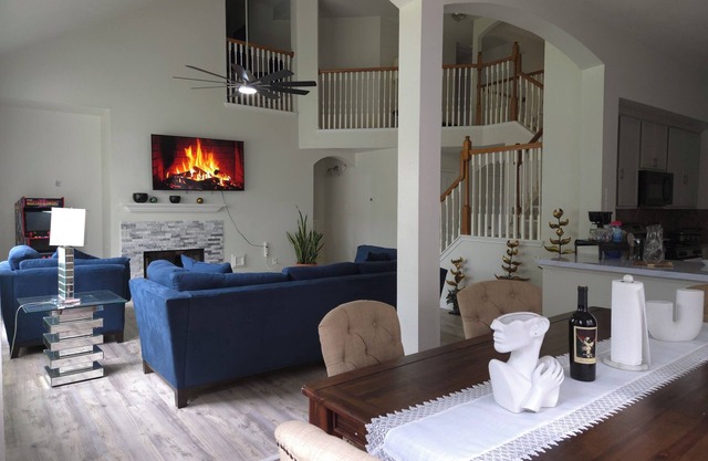 Spacious Luxe Home Near IAH with Private Theater – Minutes from Lake Houston!