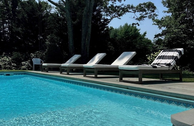 Spacious, luxurious 4-bedroom house with WiFi and AC in lovely Sag Harbor