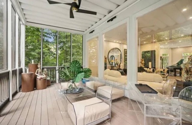 Spacious luxury 6-bedroom house movie theater, bar, gym in welcoming Roswell