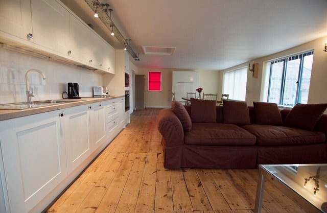 Apartamento de lujo con servicio en Ipswich con dos camas y una terraza en la azotea