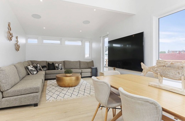 Spacious Luxury Apt w/Sea Views