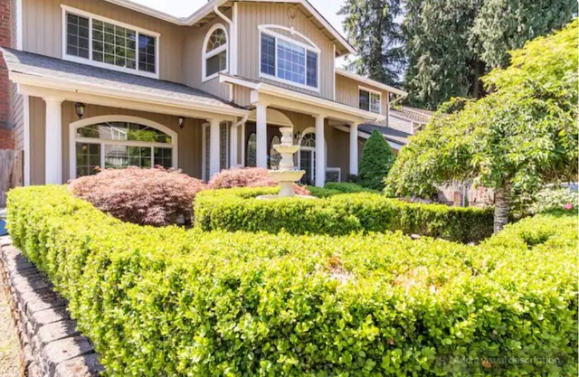 Spacious/Luxury/ Custom Home with 6 beds/4.5 baths