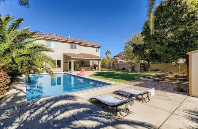 Spacious Luxury Desert Retreat with Heated Pool, Putt putt and a playground for