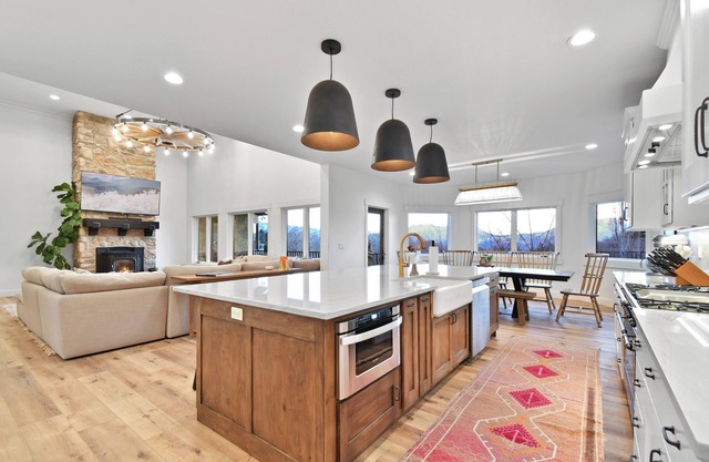 Spacious Luxury Heber House