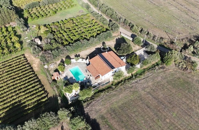 Amplia villa de lujo con piscina privada.