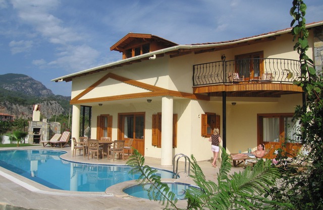 Amplia Villa de lujo con piscina propia y unas impresionantes vistas a la montaña