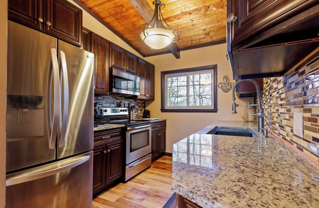 Spacious Madison Retreat! AC, SwimSpa, Pet Friendly, Sleeps 14 Near Lakes & Fun!