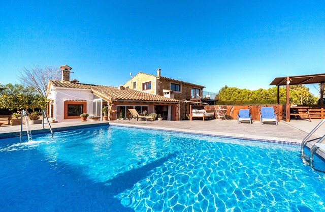 Amplia villa mallorquina "Es Rafal Nostro 11" con piscina