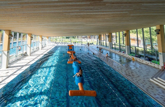 Amplia mansión con piscinas