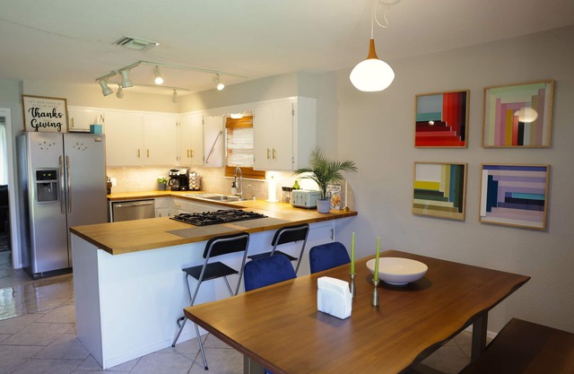 Spacious Mid-Century Modern 3BR 2BT