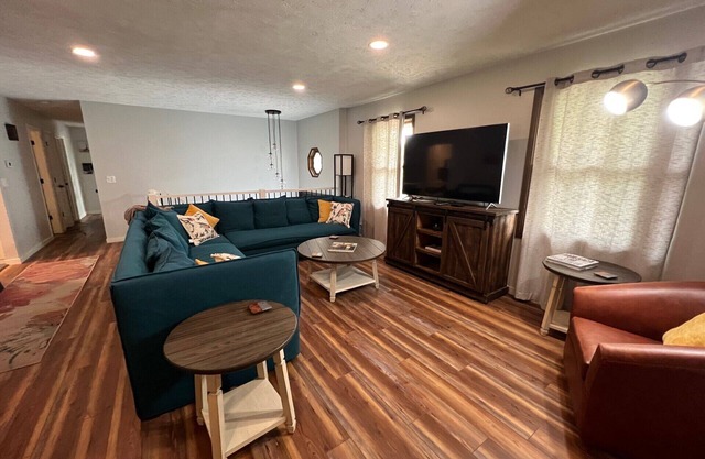 Spacious Midtown Family Retreat - with game room! Family-focus w/ new home feel.