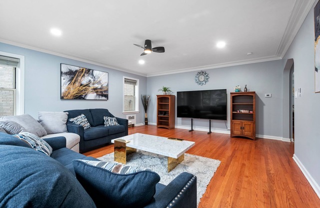 Spacious, & Minutes from Downtown: Enjoy Your Dream 3BR/2BA Apartment in Chicago