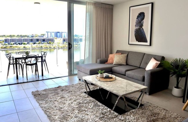 Spacious modern 1brm apartment with water views