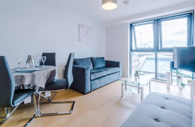 ✰Spacious & Modern 2 Bed Apt, 5 Mins from Leeds!