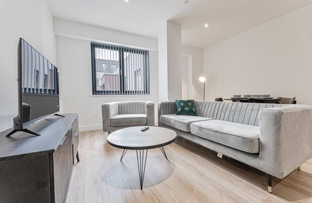 Modern and Bright 2 Bed Apartment in Solihull