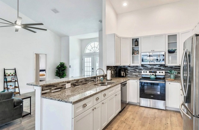 Spacious, modern 4-bedroom house with private pool!