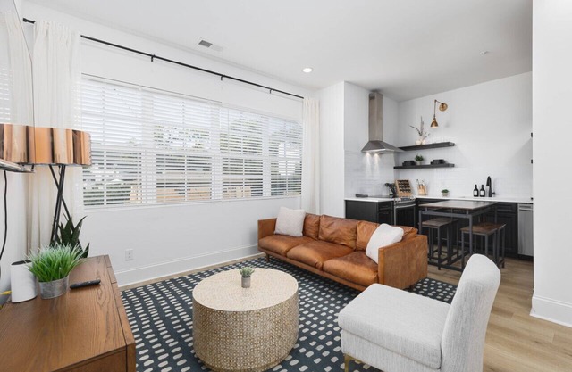 Spacious Modern 4 Bed 2 Bedroom near Downtown