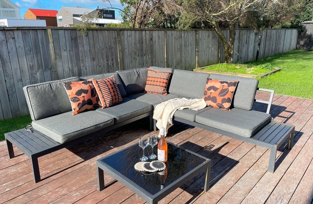 Spacious, modern and central by the estuary...walk every where!