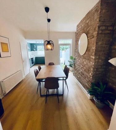 Spacious Modern Anfield Home, LFC & EFC, Free Parking