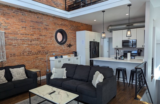 Spacious Modern Condo <10Mins to Events, Downtown, OTR, UC, Xavier, Hospitals