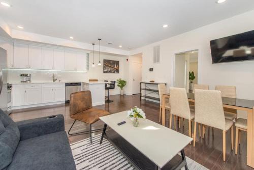 Spacious Modern Condo NYC at Fingertips
