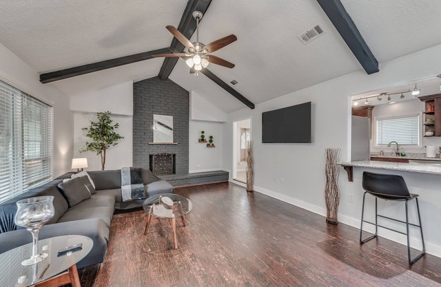 Spacious Modern & Family 3 BR 🏠🏘