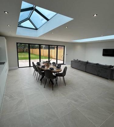 Spacious & Modern House Sleeps 8