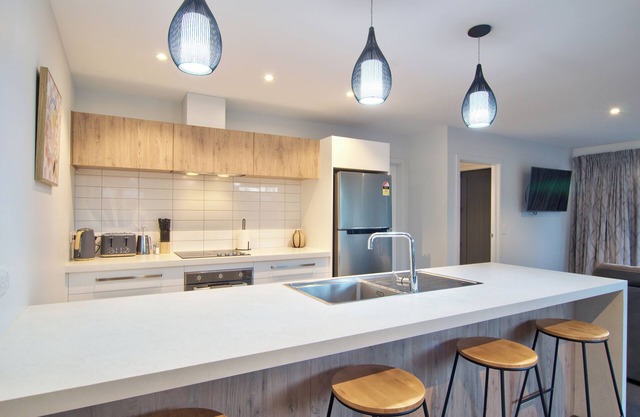 Spacious, Modern Shotover Home For Family & Friends
