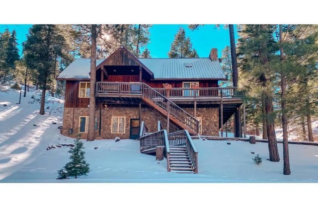 Spacious Mountain Lodge-Style Home