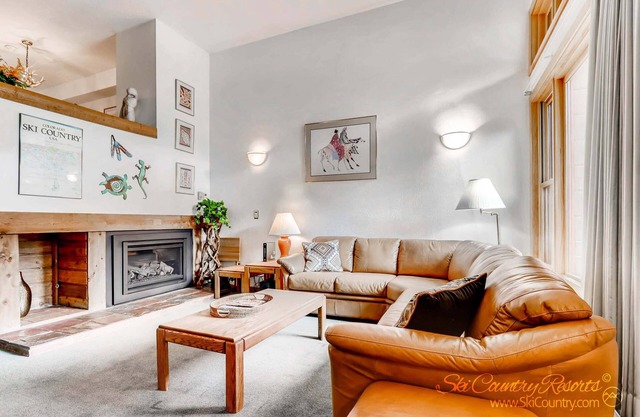 Spacious Mountain Retreat - Walk to Slopes & Stroll to Main Street