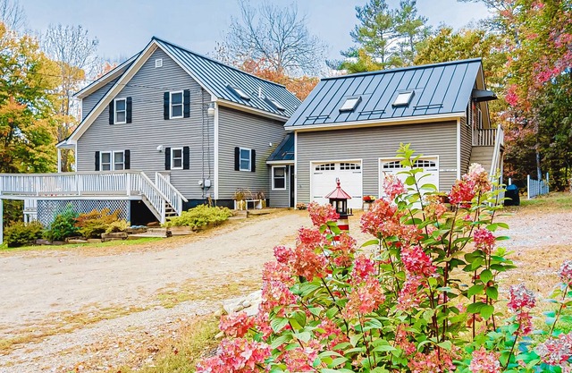 Spacious multi-level house with pool, gas grill, patio, deck, and washer/dryer