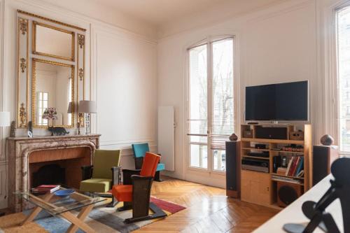 Spacious nest with terrace near Batignolles