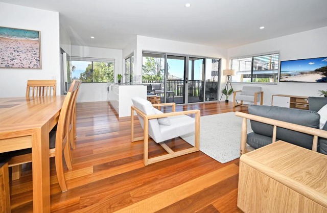 Spacious New 2 bedroom Kings Beach Townhouse ZF2
