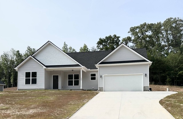 Spacious New Ranch Retreat- Lake Hartwell. Sleeps 10!