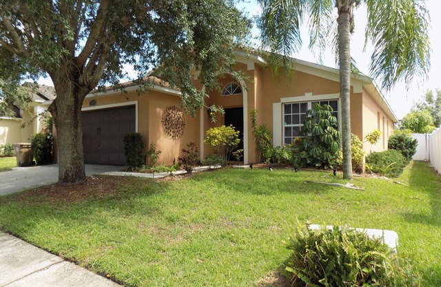 Spacious new refurnished and decorated 5-bedrooms Mickey Mouse pool house