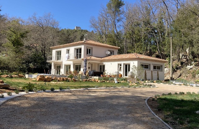Spacious new villa in an exceptional setting!