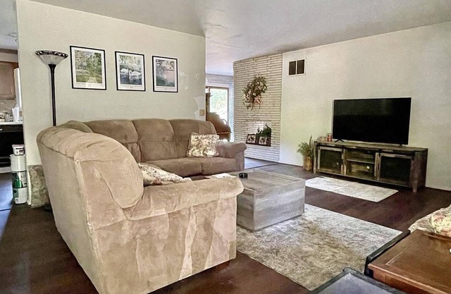 Spacious & Newly Renovated 3-bedroom house in Warsaw/Winona Lake