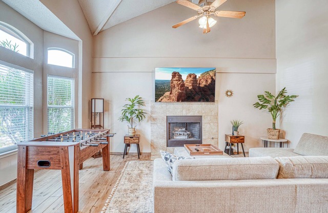 Spacious family & Pet friendly Home with Amazing Outdoor Pool and Spa