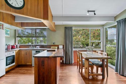 Spacious Nukuhau Stay Near Town With Parking and Comfort