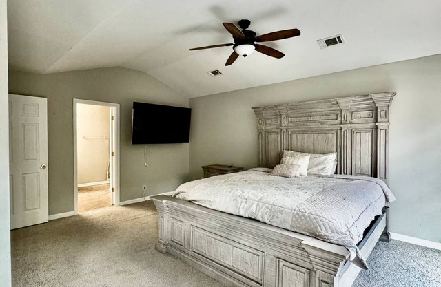 Spacious Oasis: 15 Minutes from Atlanta Airport!