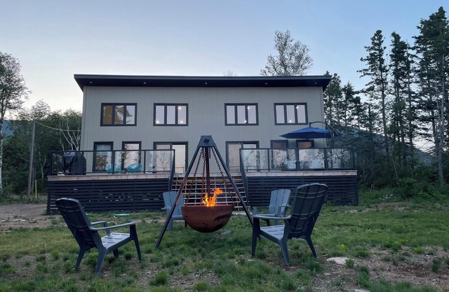 Spacious Oceanfront Retreat Moments from the Cabot Trail