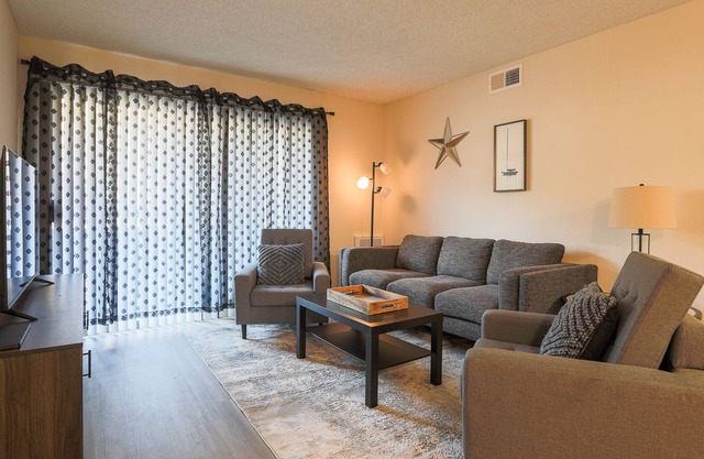 Spacious Oceanside No Cleaning/King & 2Queen beds/Pool/Game room/Movie room
