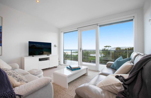 Spacious Oceanview Escape with Pool & Cabana